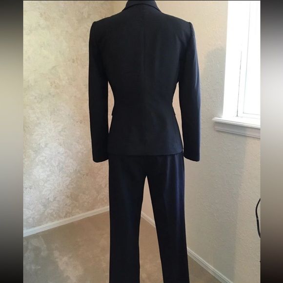 Tahari Levine pants suit. Petite size 8, Danielle style pants and blazer - Picture 3 of 13